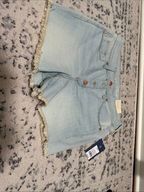 Universal Thread Light Wash Denim Frayed-Hem Women’s Shorts. Size 8 4” inseam